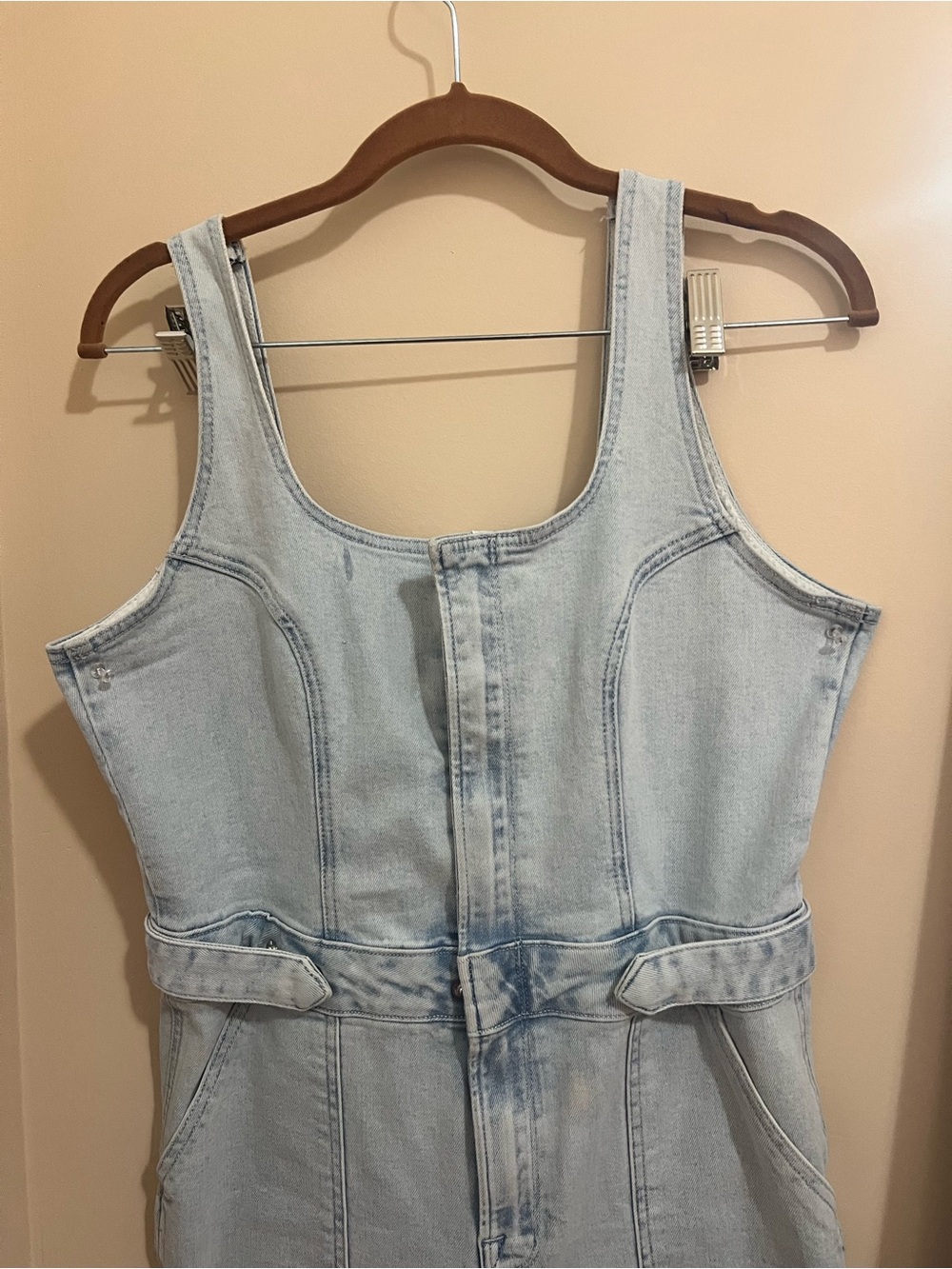 Good American: Light Wash Denim Jumpsuit - Sleeveless Utility Style - Picture 2 of 7